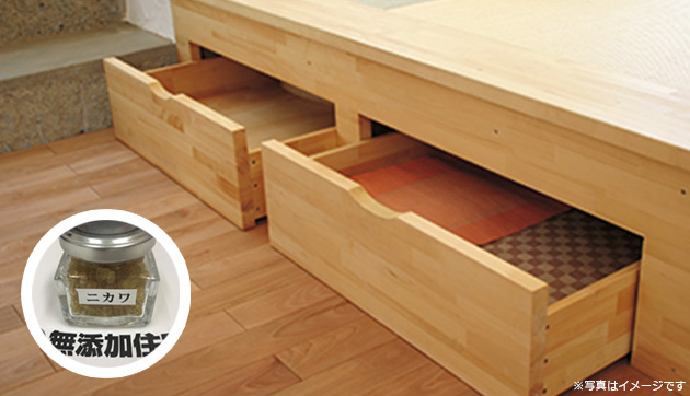 接着剤として米のり以外にも「にかわ」を使用します。